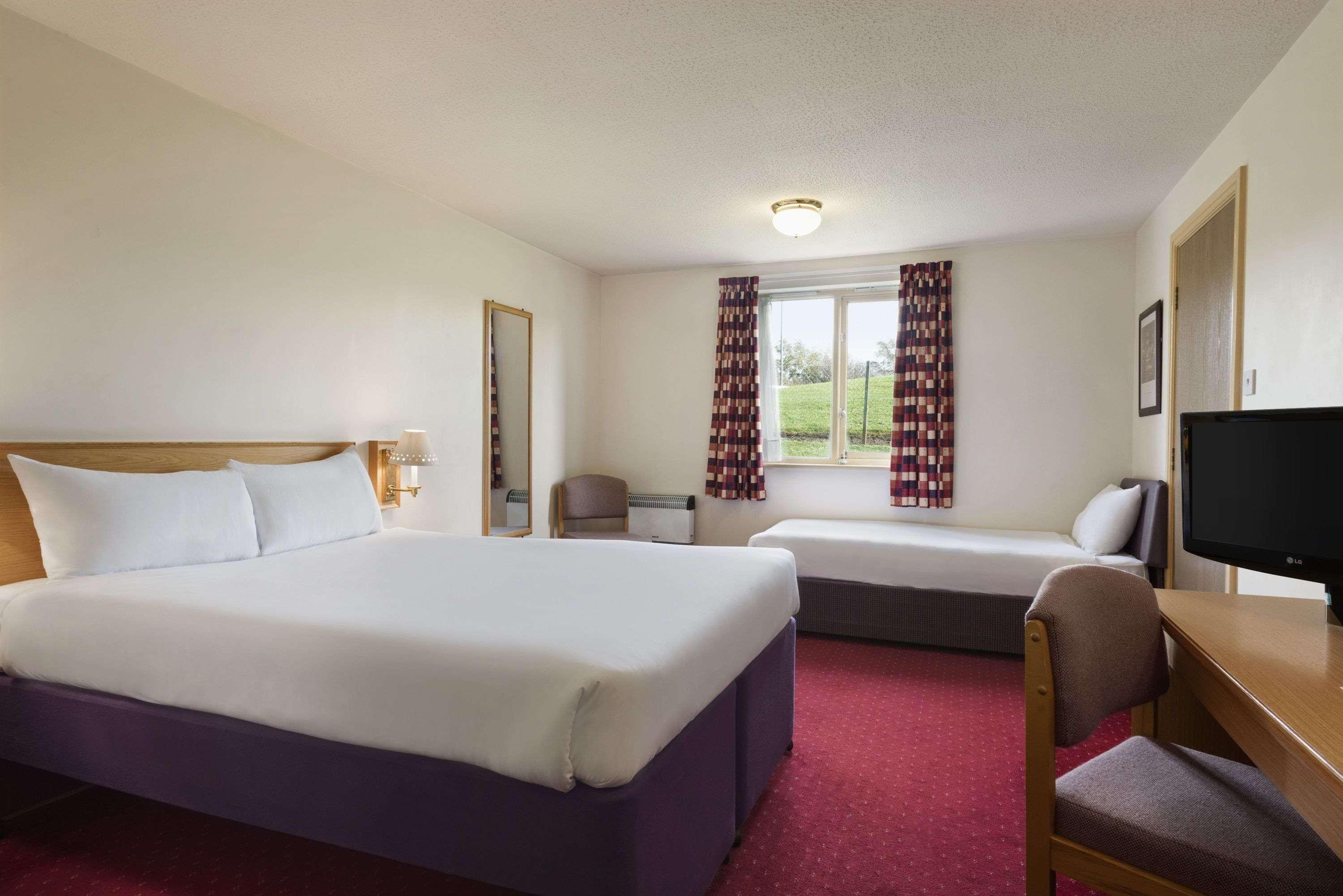 Days Inn Tewkesbury Strensham Kültér fotó